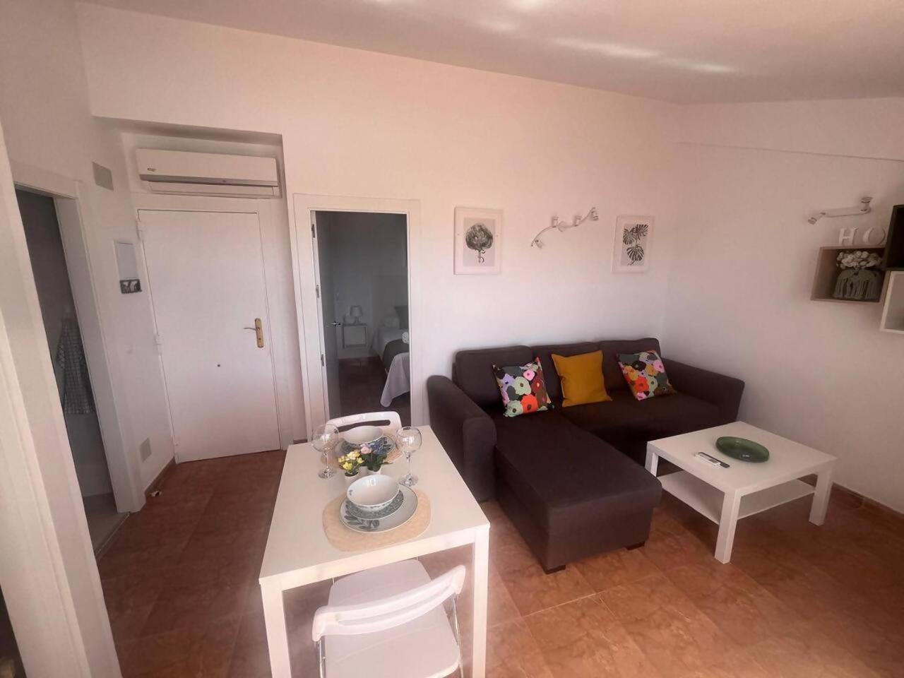 Apartamento Lidia Planta 2, La Carihuela 1ª Linea Playa, Vistas Mar, Buhardilla 1 Dormitorio, 40 M2, 1-3 Huesped, Terraza, Wifi ตอร์เรโมลิโนส ภายนอก รูปภาพ